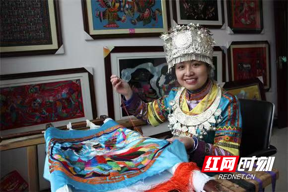 e58f0d8434e1639f5336771660fd82f.jpg 城步苗绣(图3)