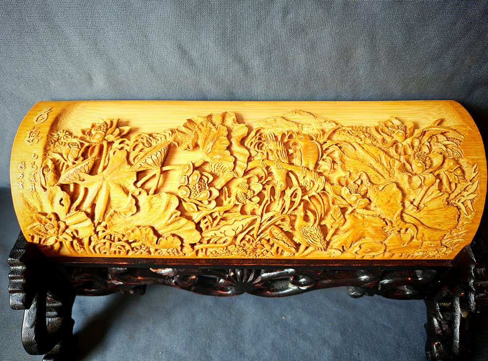 杨石生竹雕作品《荷趣》