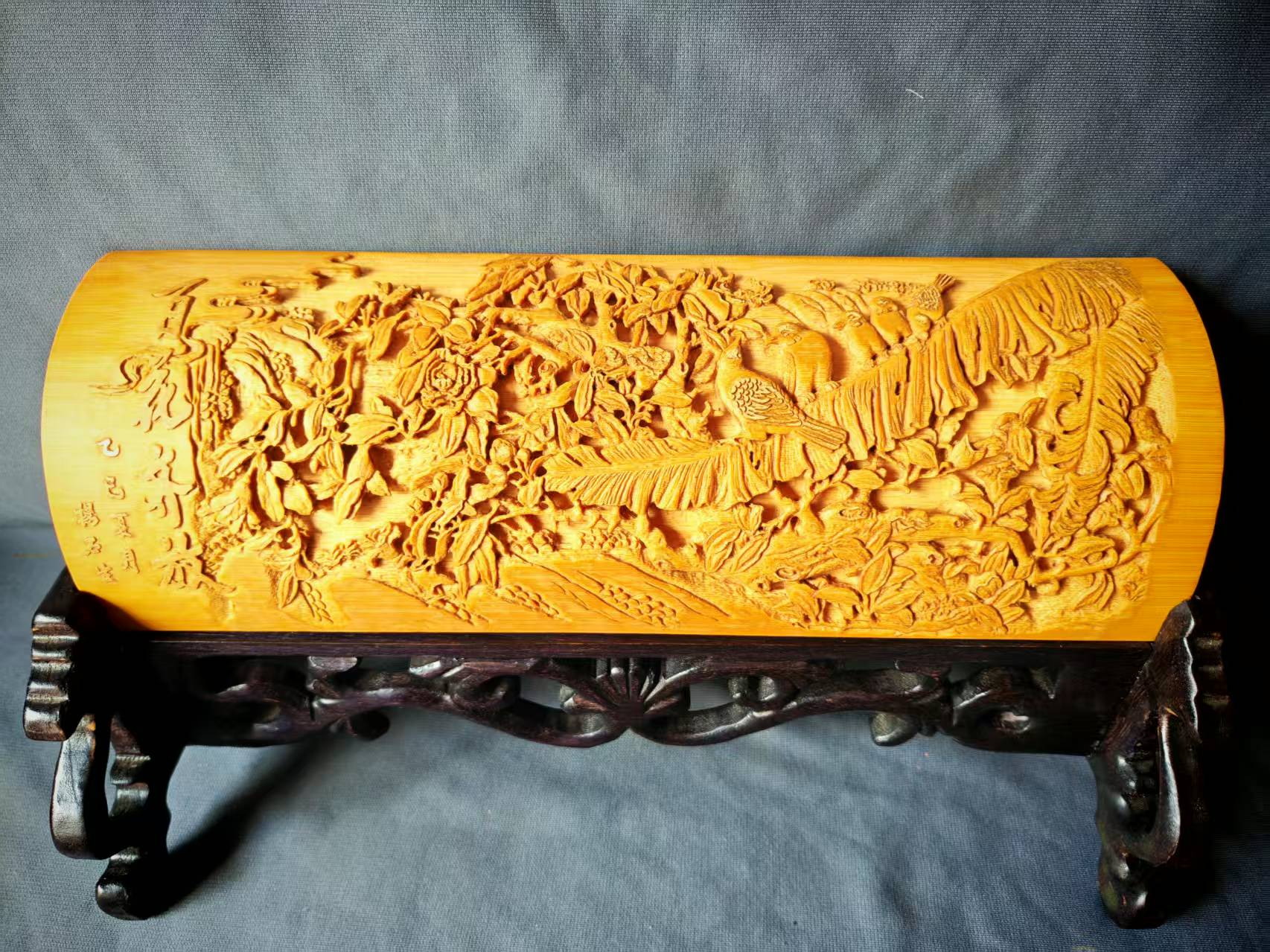 杨石生竹雕作品《百花齐放》