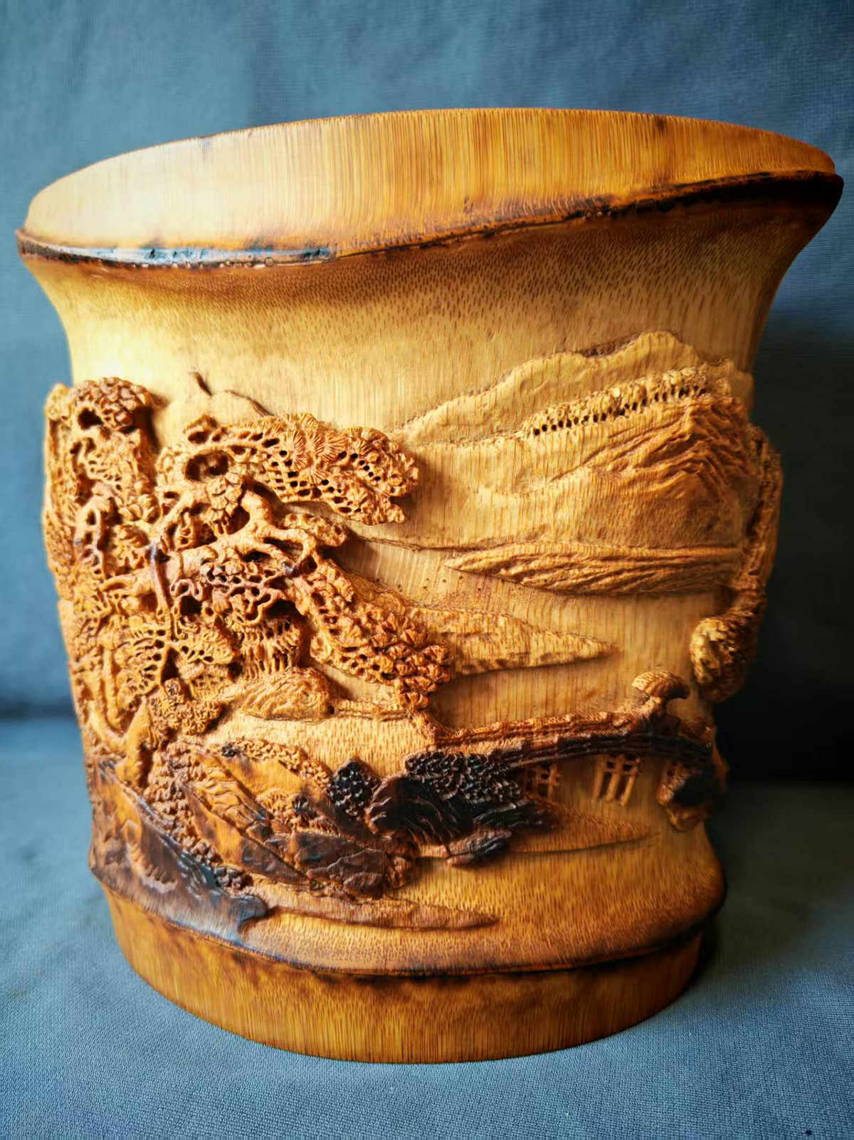 杨石生竹雕作品《春野行》