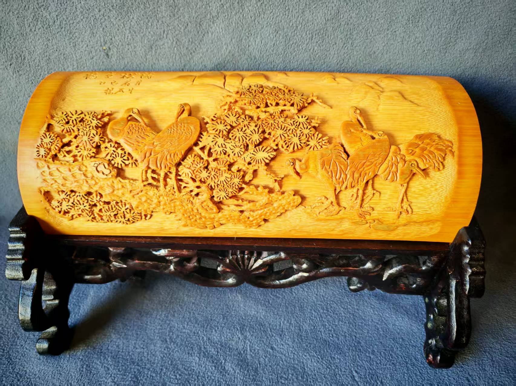 杨石生竹雕作品《鹤立松涛》