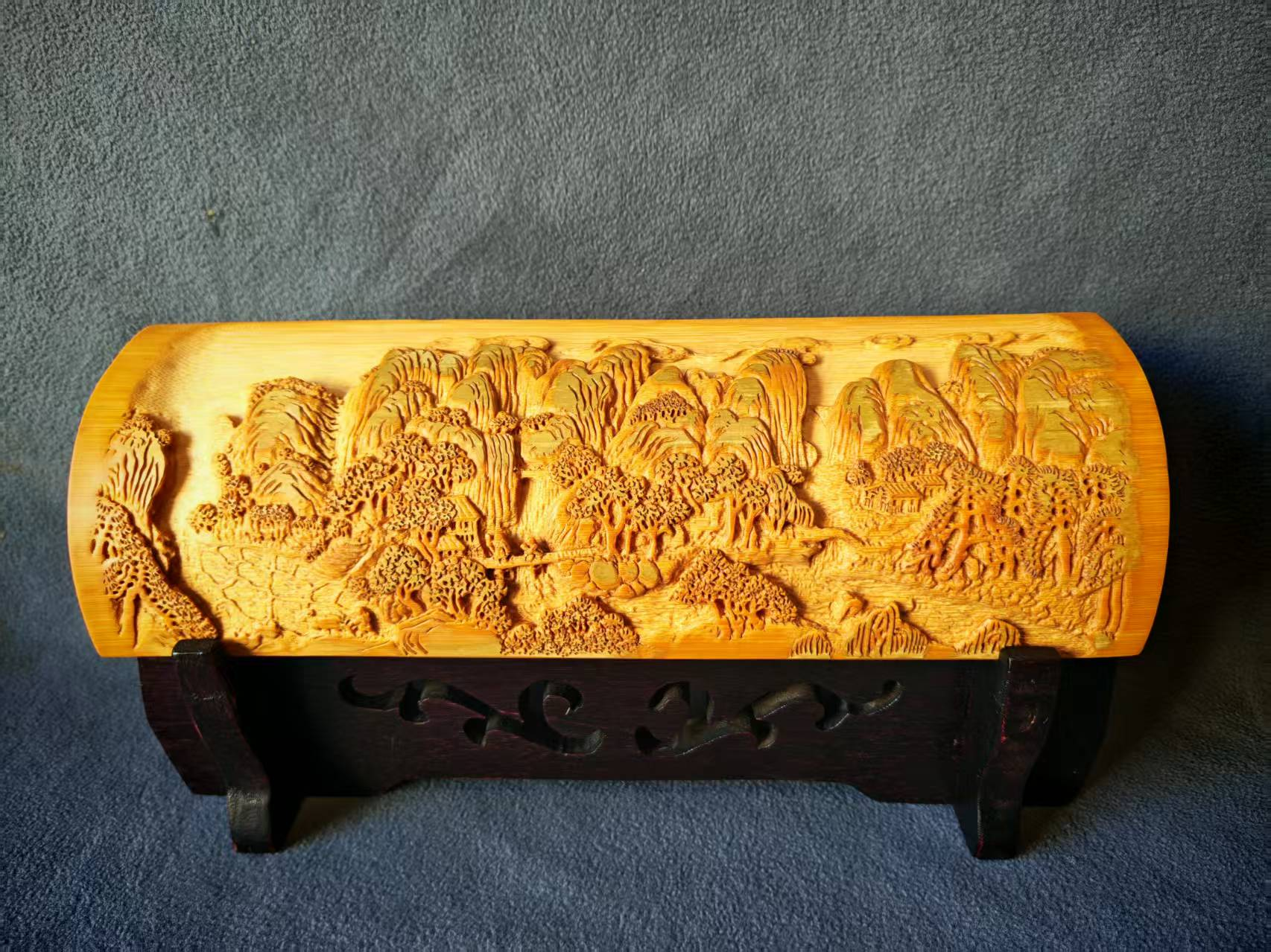 杨石生竹雕作品《家山情怀》