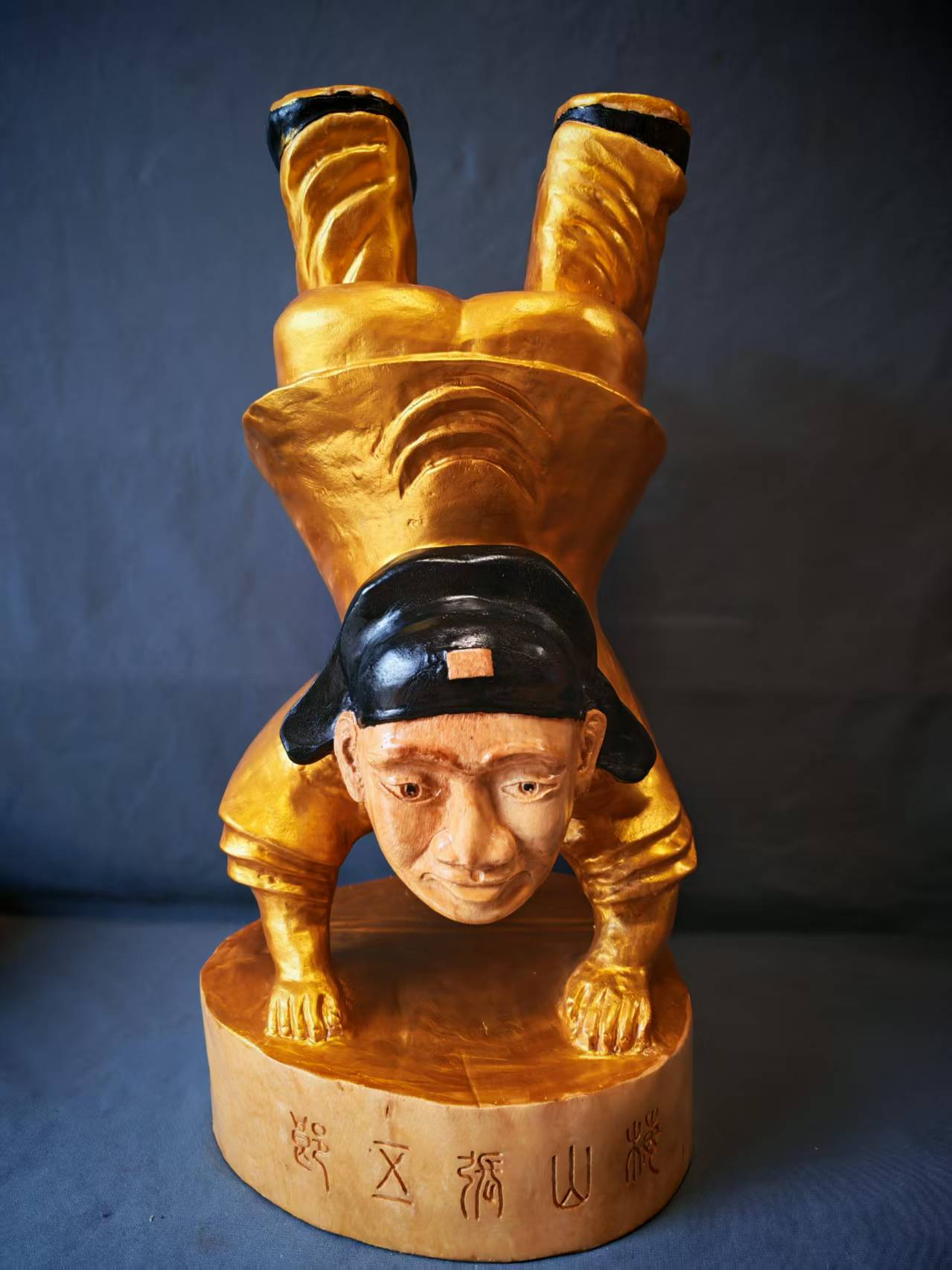 杨石生小叶樟木雕作品《梅山张五郎》