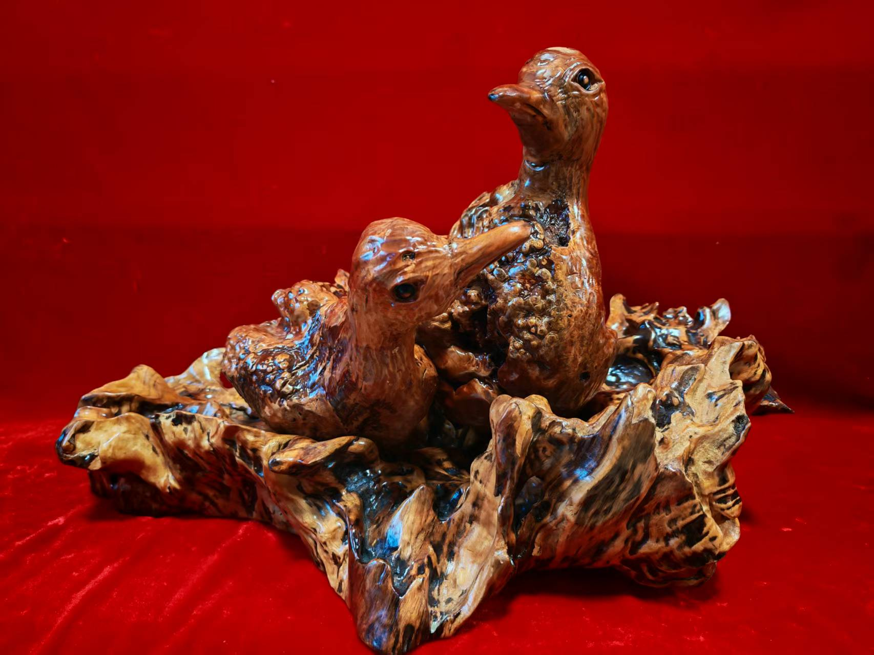 杨石生根雕作品《真情满屋》