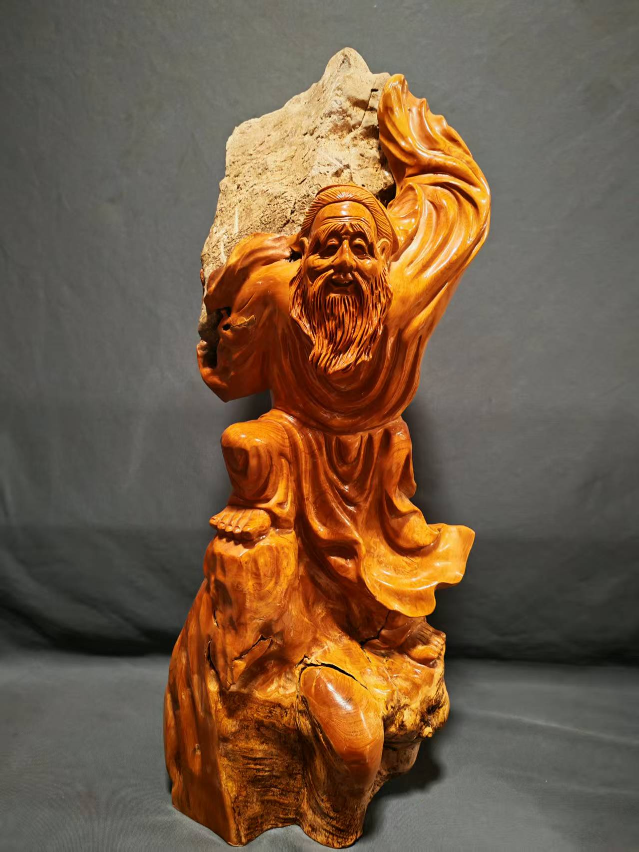 杨石生黄杜鹃根雕作品《愚公移山》