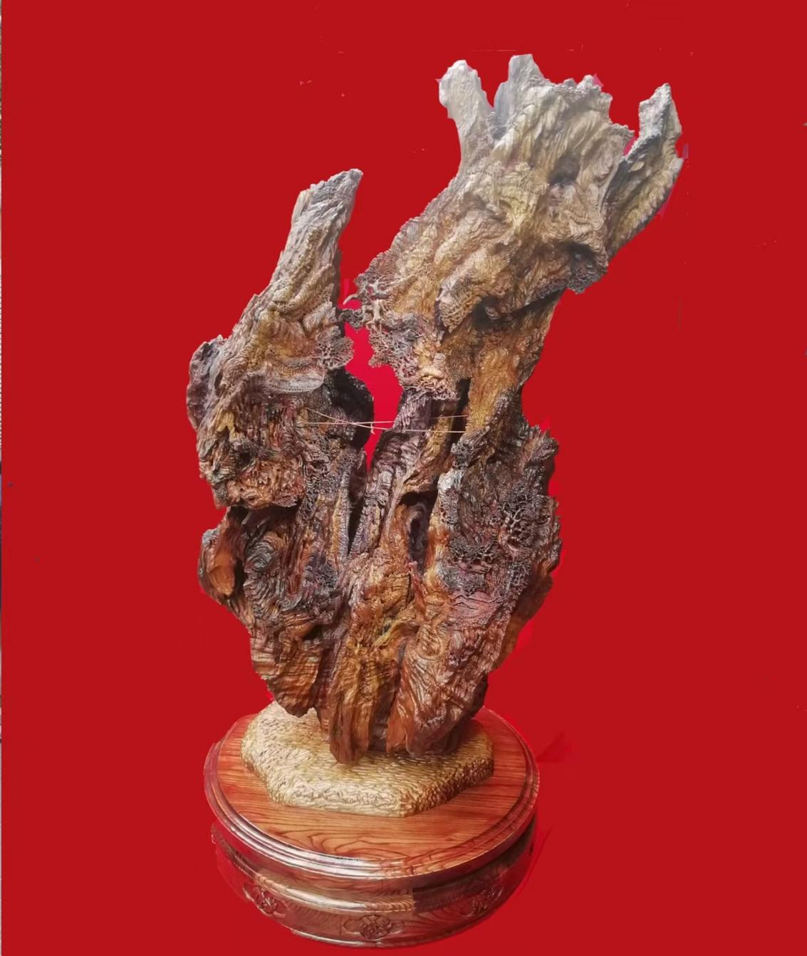 杨石生金丝楠根雕作品《险崖幽居》