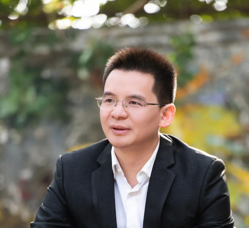 鼎筑实业 翼展全球｜新邵商颜志壹的多元