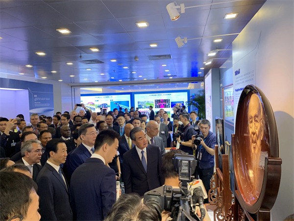 63d9f2d3572c11dfa9ec0169e76d75d0f703918f646c.jpg 宝庆瓷刻(图2)
