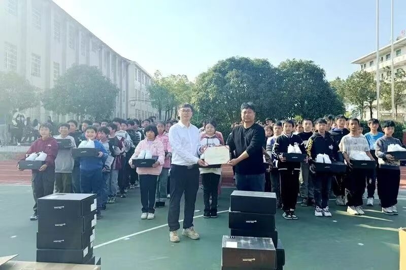 以爱为桥助学子：邵东乡村教师张帅军的公益长征(图1)