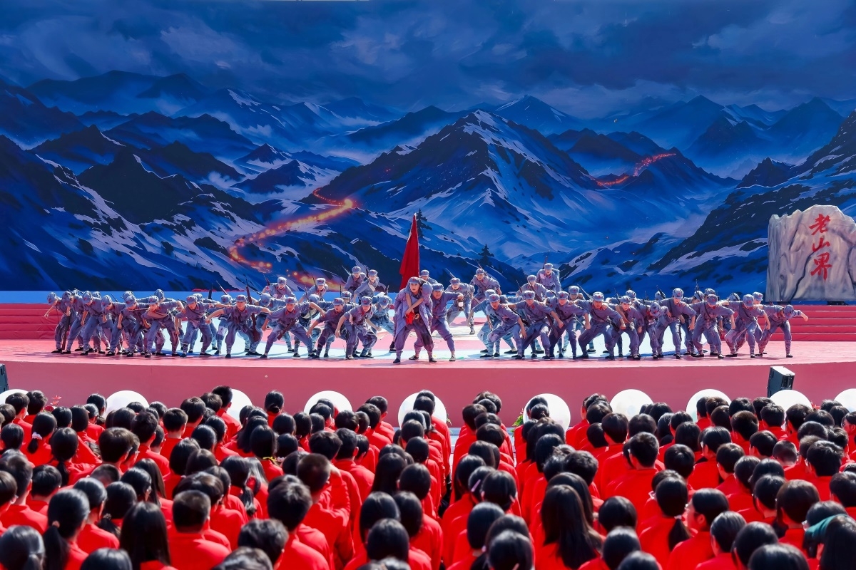 感恩奋进新征程 共绘民族同心圆 城步苗族自治县成立70周年庆祝大会举行(图2)
